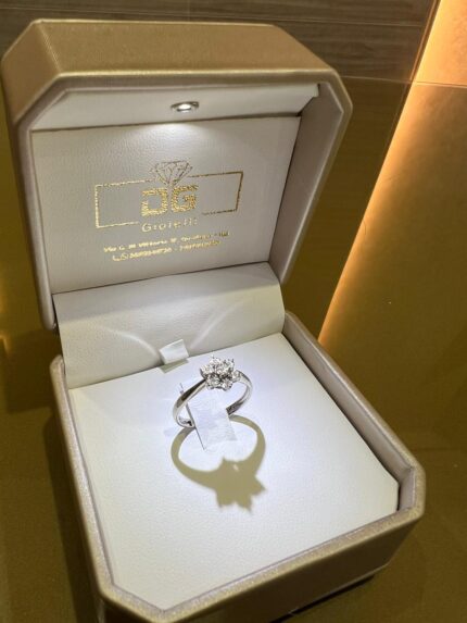 ANELLO FIORE ORO 18 KT E DIAMANTI